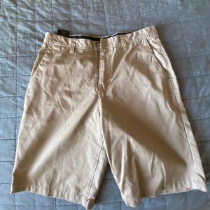 SIZE 33 VOLCOM SHORTS
